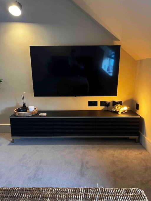 Rhodewood House Apartment